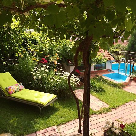 Pension Crhan Микулов Экстерьер фото