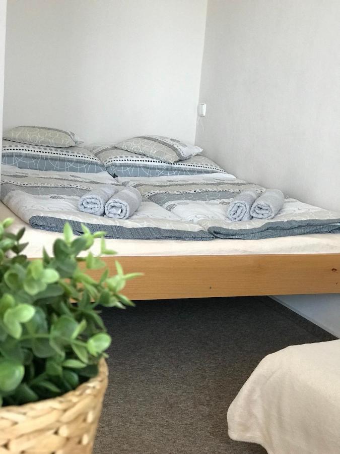 Pension Crhan Микулов Экстерьер фото