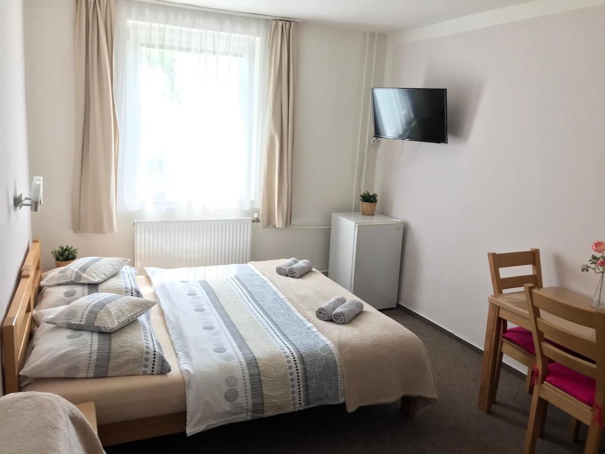 Pension Crhan Микулов Экстерьер фото