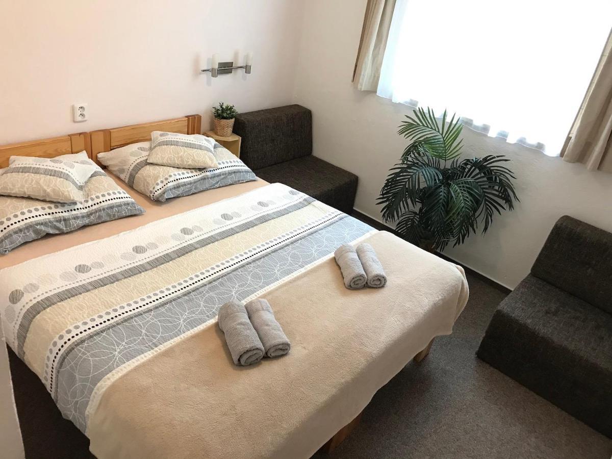 Pension Crhan Микулов Экстерьер фото
