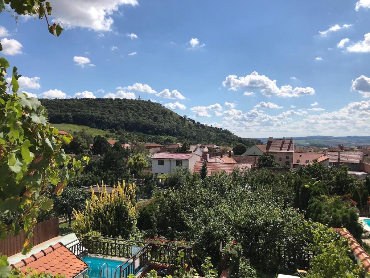 Pension Crhan Микулов Экстерьер фото