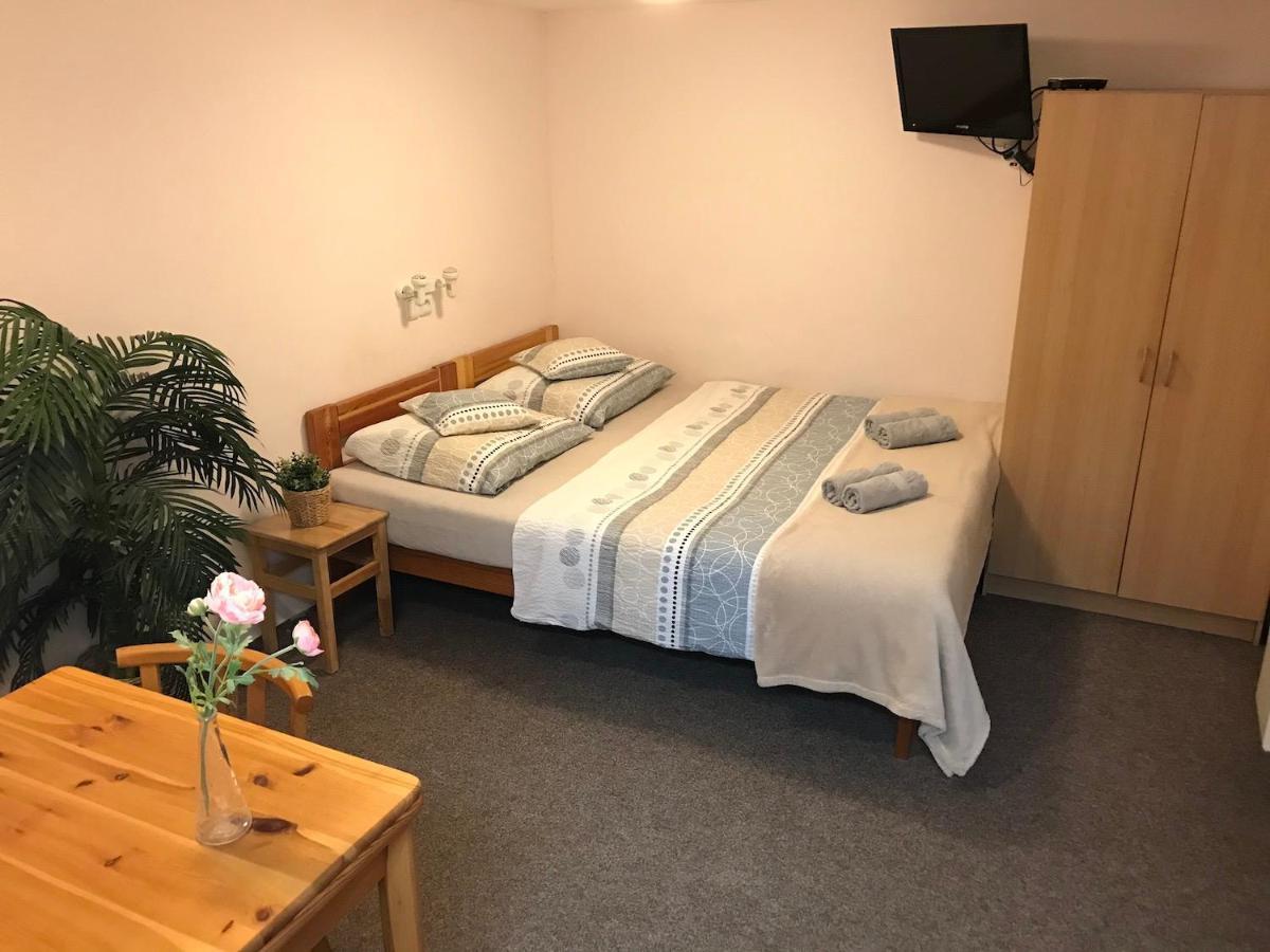 Pension Crhan Микулов Экстерьер фото