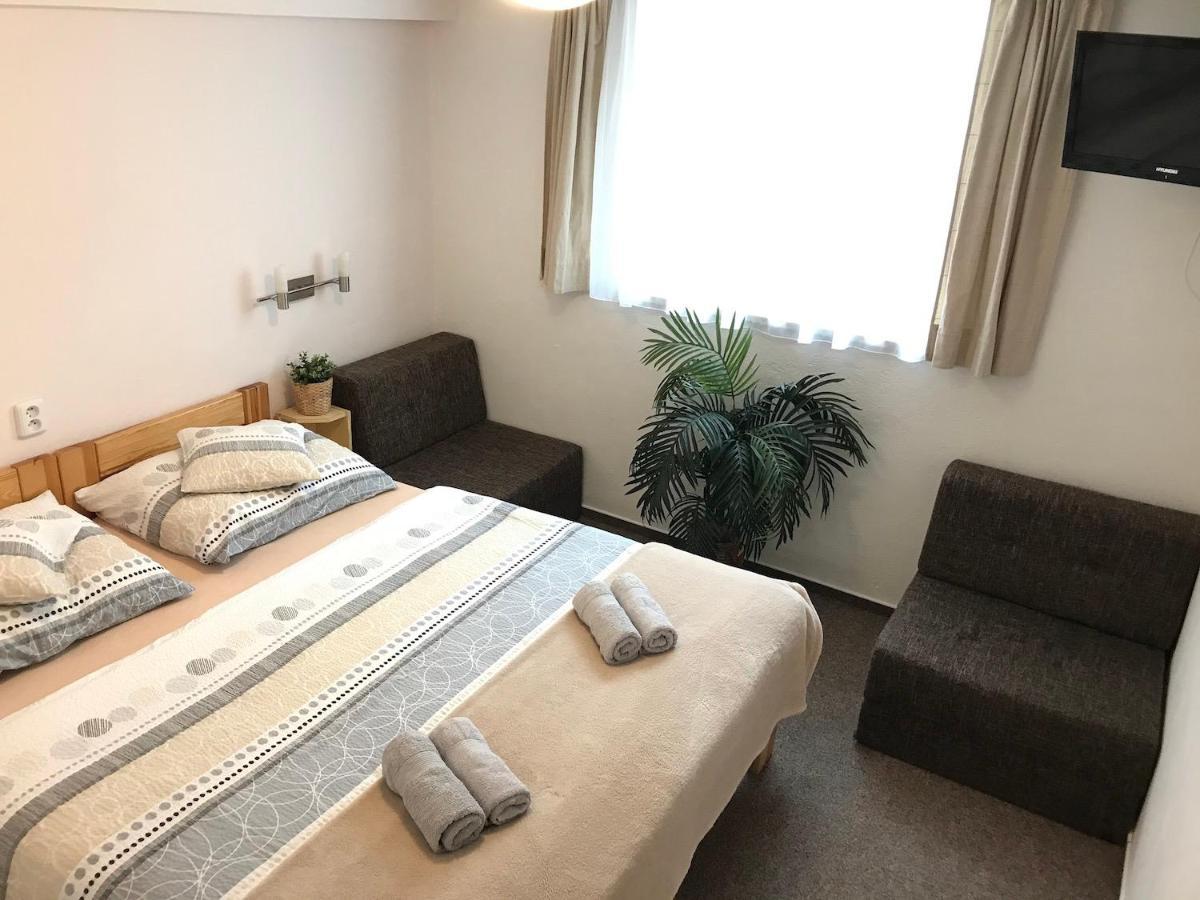 Pension Crhan Микулов Экстерьер фото