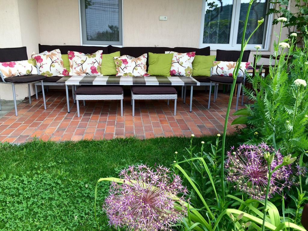 Pension Crhan Микулов Экстерьер фото