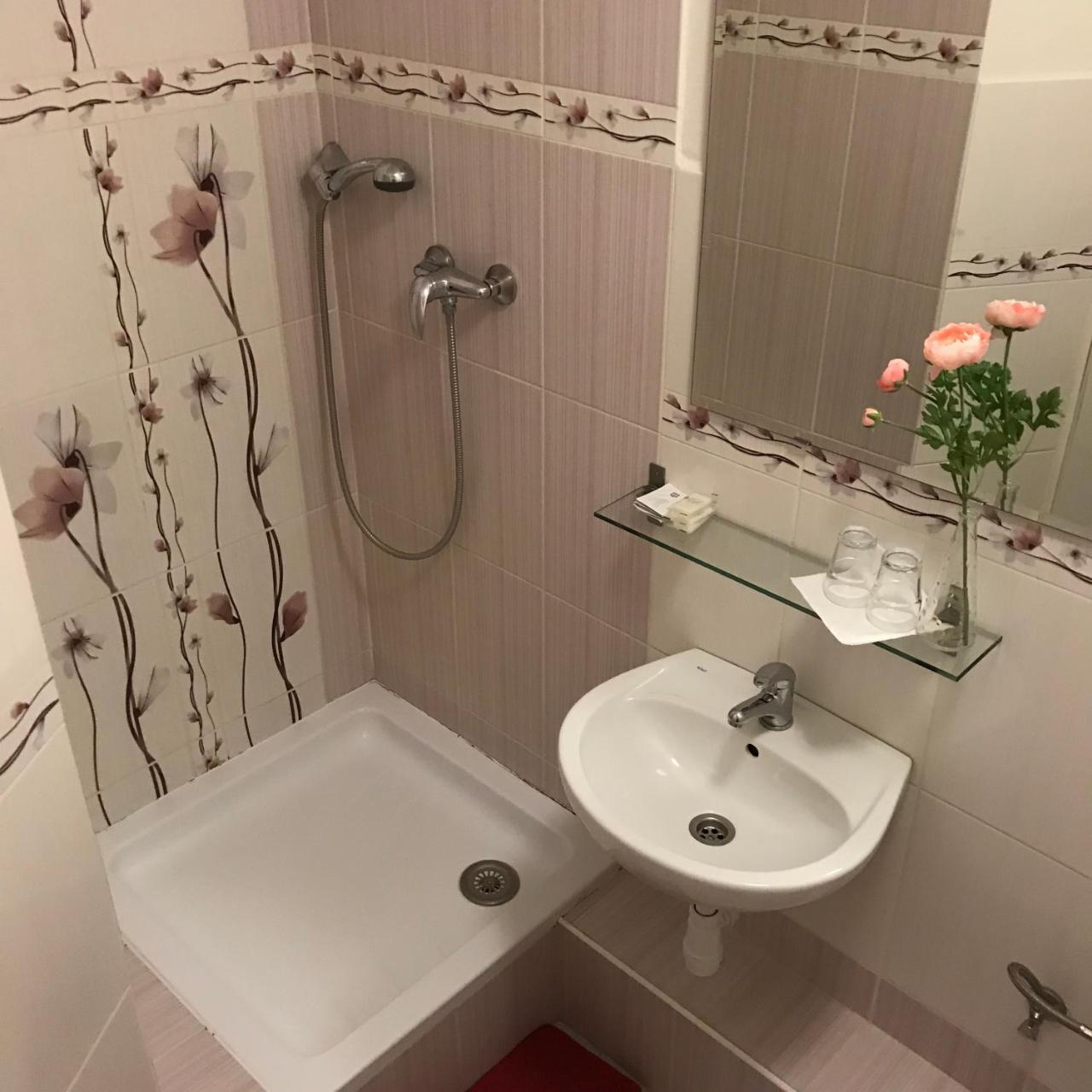 Pension Crhan Микулов Экстерьер фото